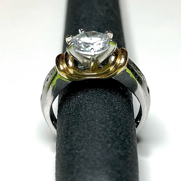 Silver 925 “Engagement style” Ring with CZ stones Size 7 - Picture 3 of 7